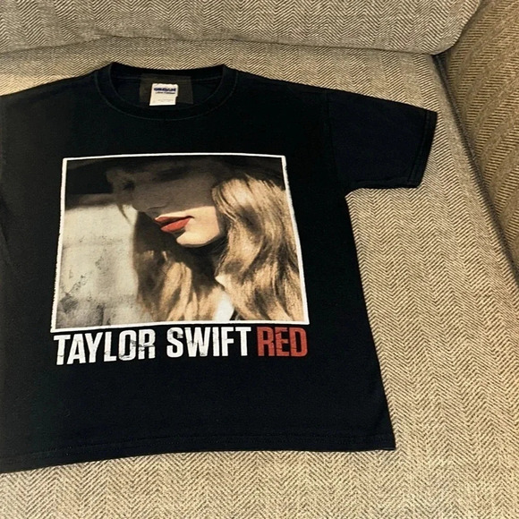 2013 Taylor Swift Red International Concert/Tour T-Shirt YTH SM Red Tour Unisex - Picture 6 of 16